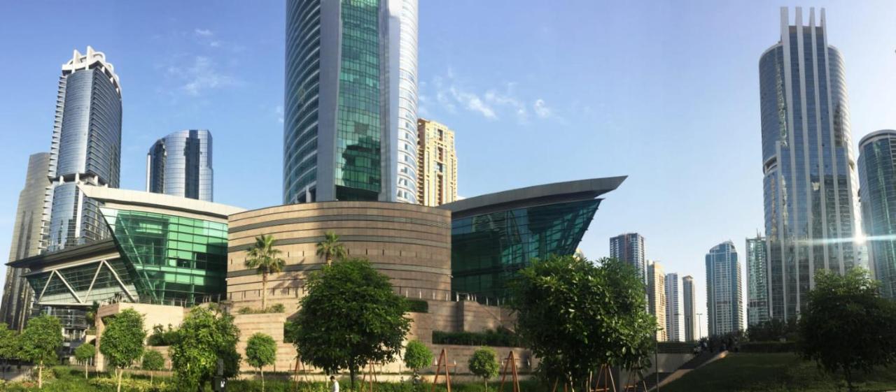 Modern Lake View 1 Bedroom Apt In Jlt Dubai