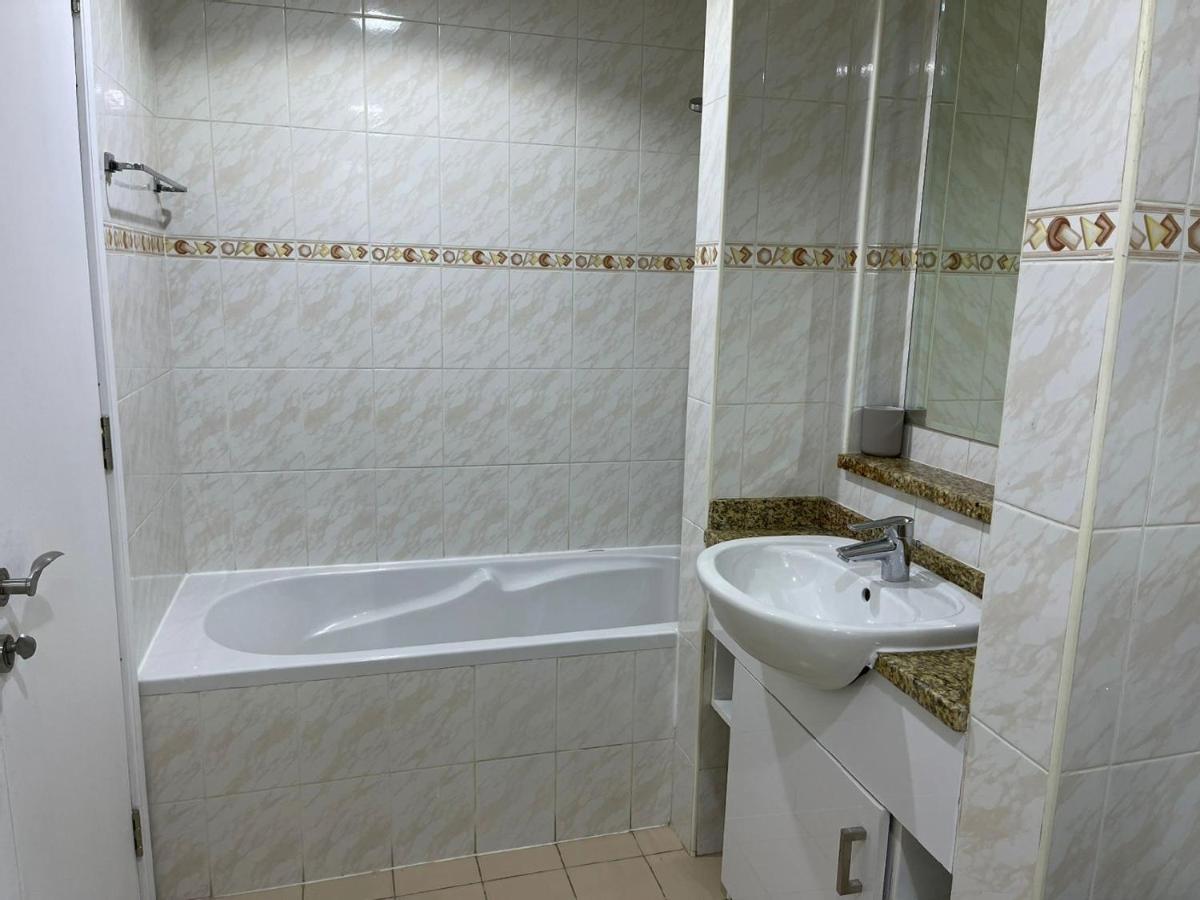 Modern Lake View 1 Bedroom Apt In Jlt Apartment